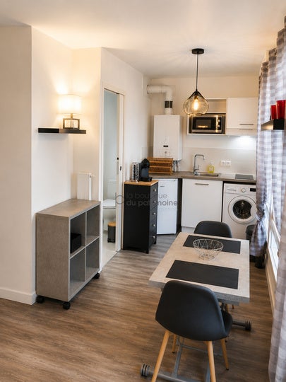 Flat Rue Rémi Belleau in Talence