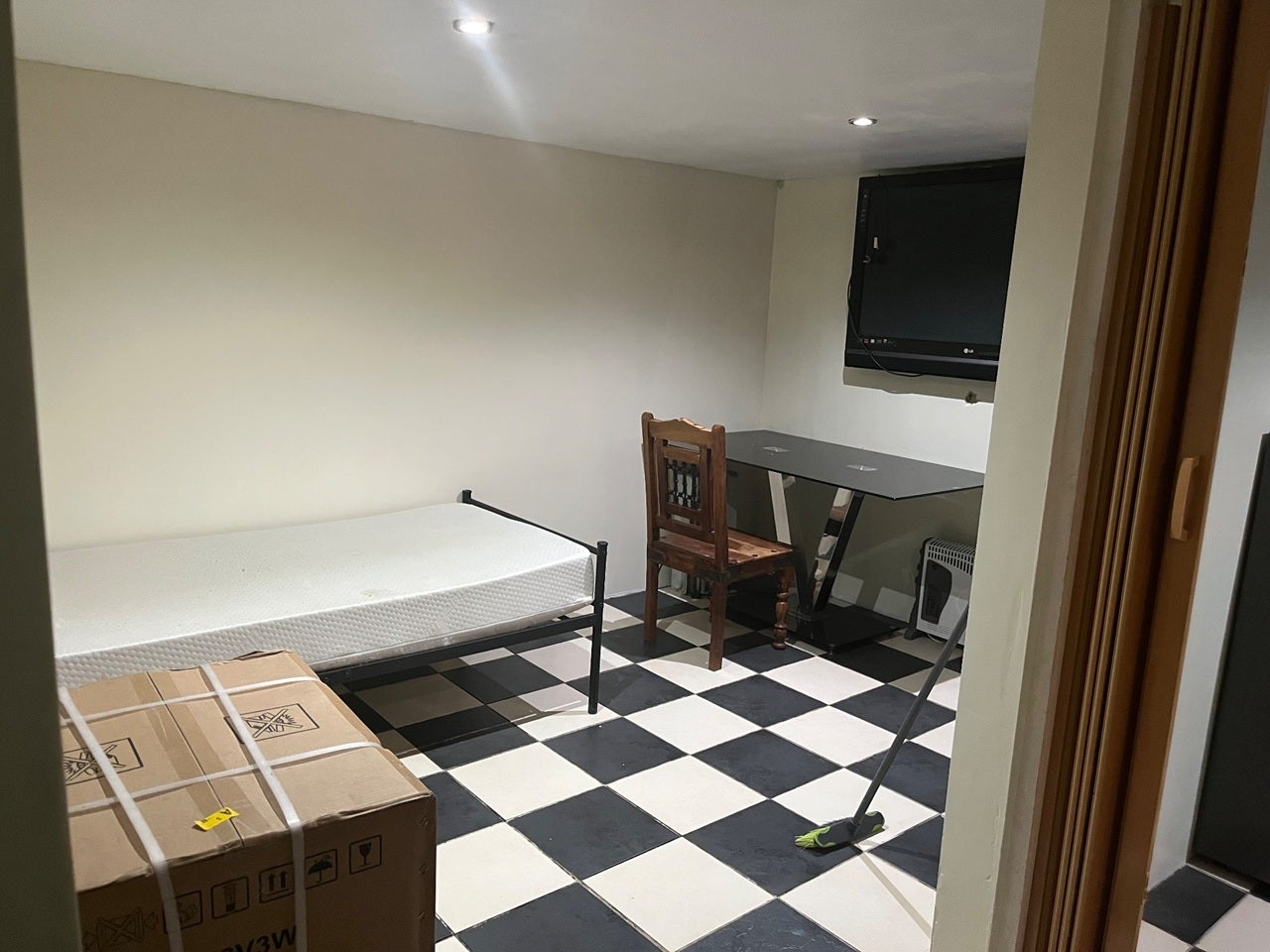 Room Bullsmoor Ride in Greater London