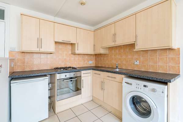 Flat Cambridge Heath Road in Greater London