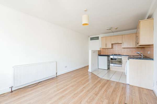 Flat Cambridge Heath Road in Greater London