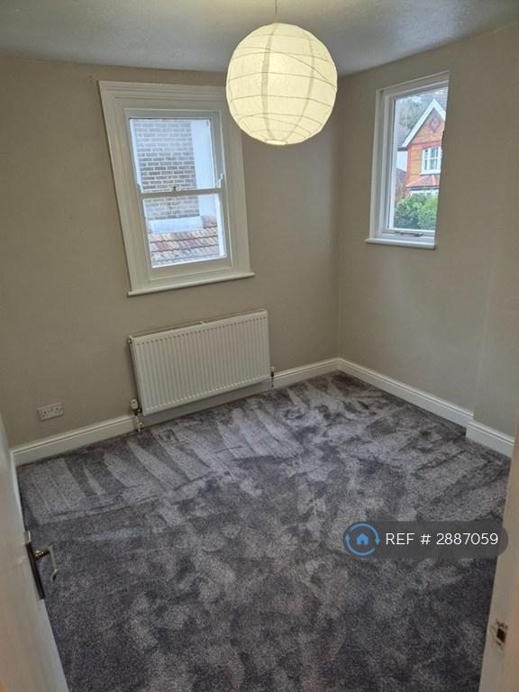 Flat Dornton Road in Greater London