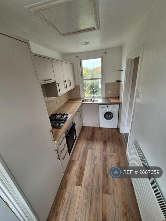 Flat Dornton Road in Greater London