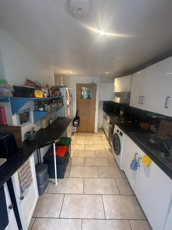 Room Bellefields Road in Greater London