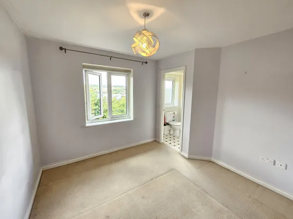 Flat Wharfdale Square in Maidstone