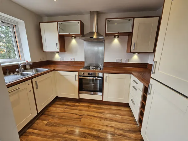 Flat Wharfdale Square in Maidstone