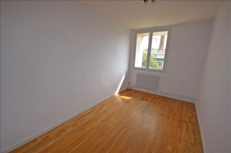 Flat Rue Yvonne in Villeurbanne