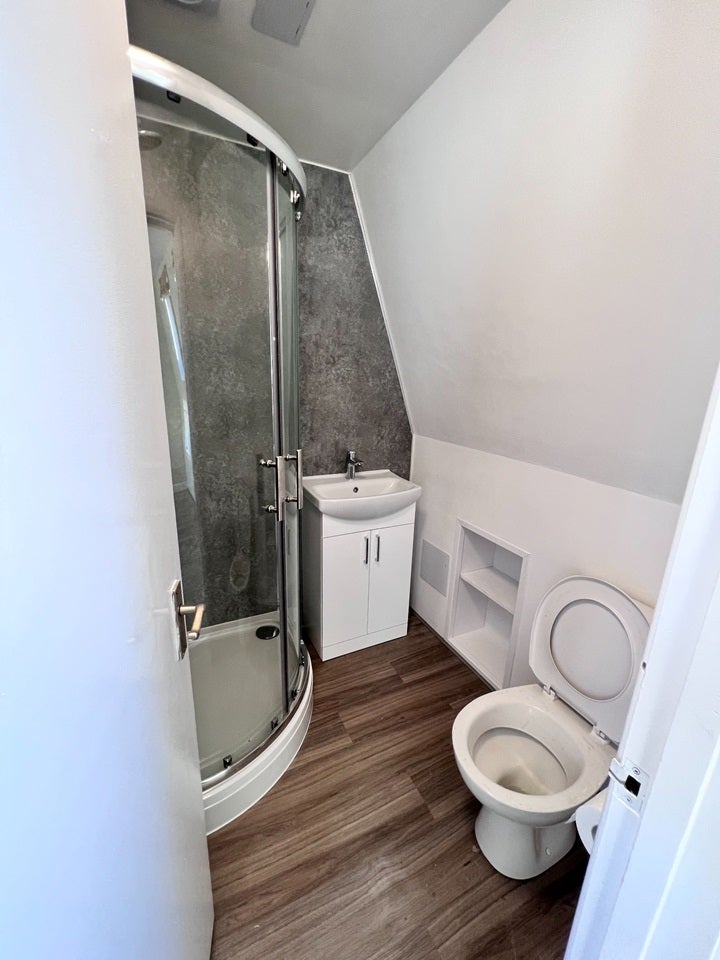 Flat Goldhawk Road in Greater London