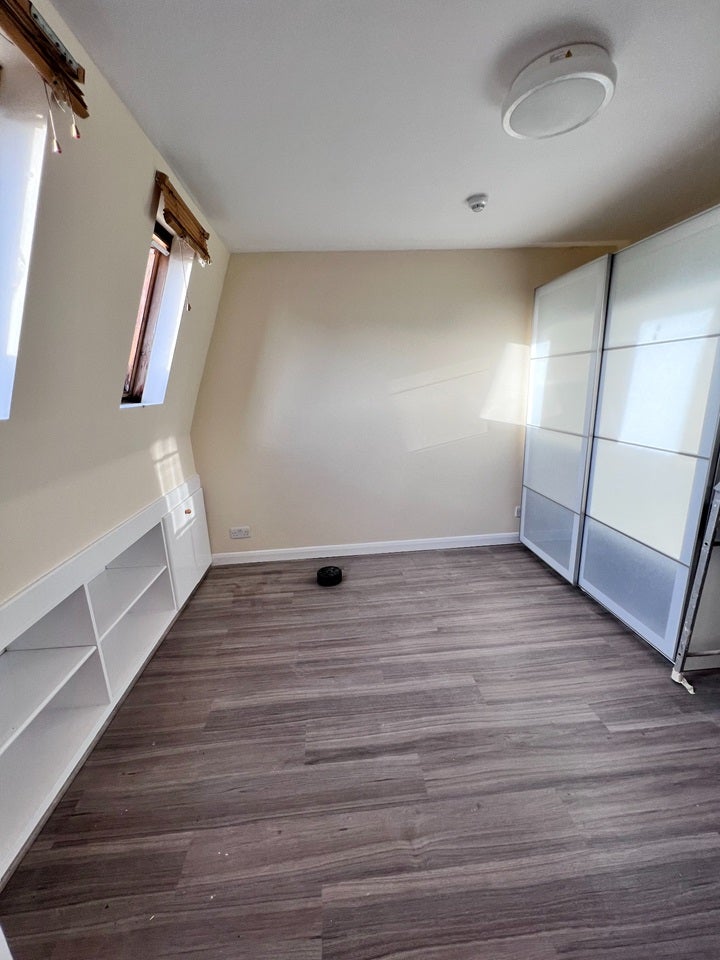Flat Goldhawk Road in Greater London