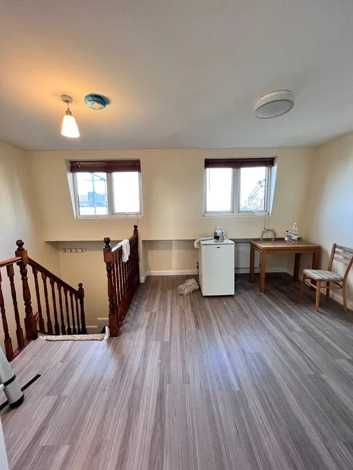 Flat Goldhawk Road in Greater London