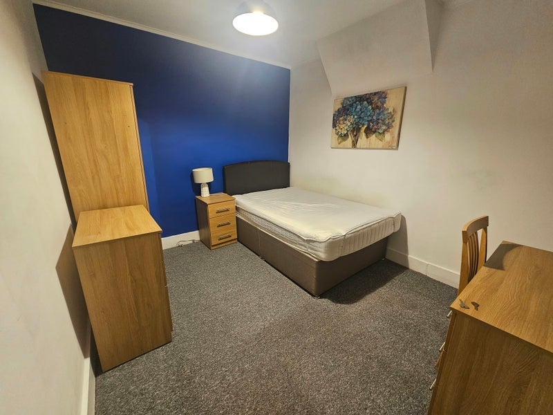 Room Grenfell Road in Maidenhead