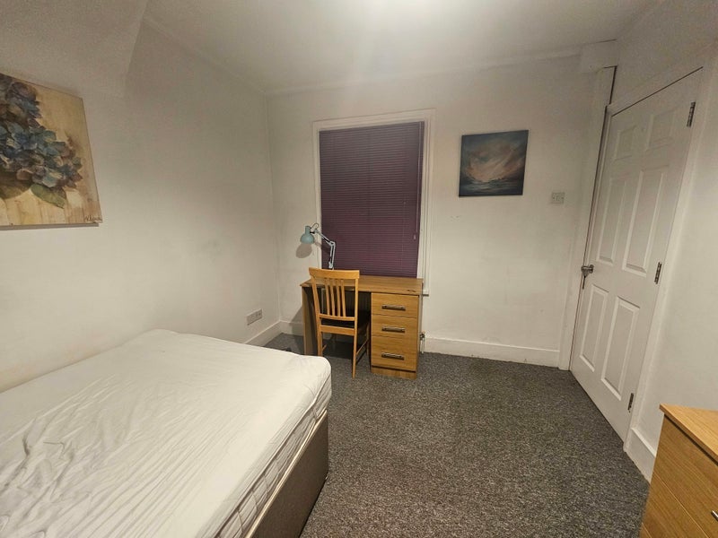 Room Grenfell Road in Maidenhead