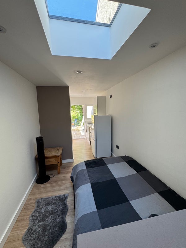 Room Madoc Road in Cardiff