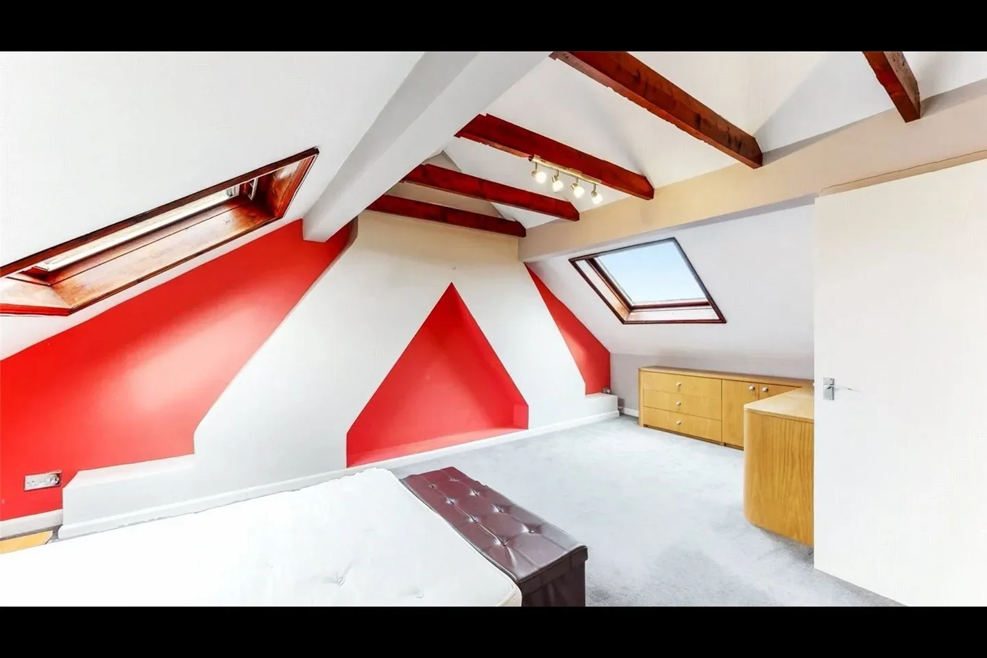 Flat Wishaw Walk in Greater London