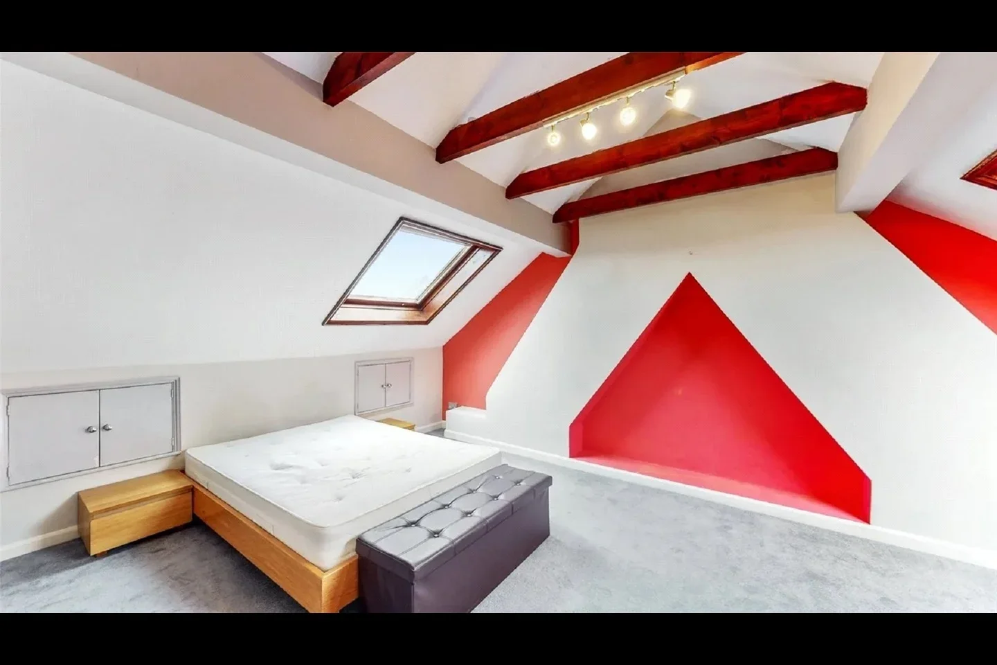 Flat Wishaw Walk in Greater London