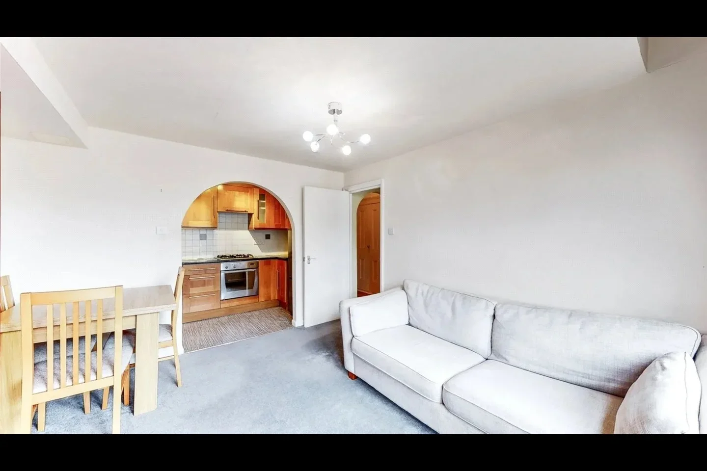 Flat Wishaw Walk in Greater London