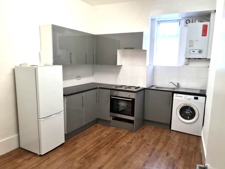 Flat Silver Street in Greater London