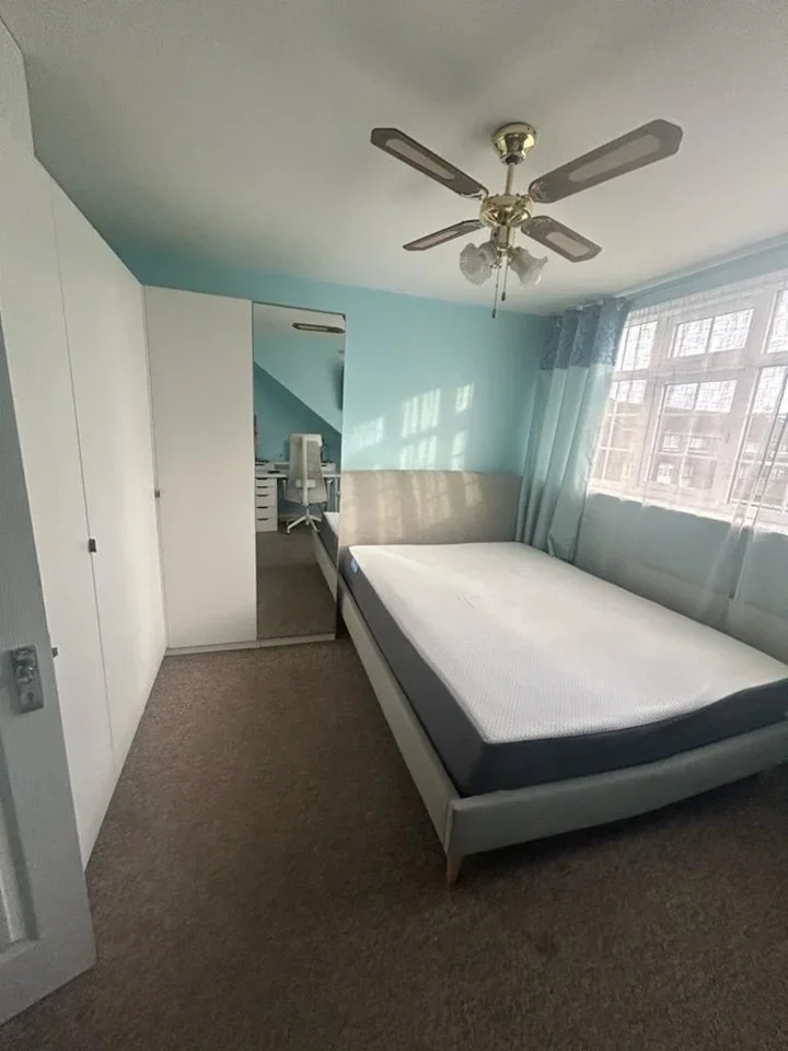 Room Atkinson Road in Greater London