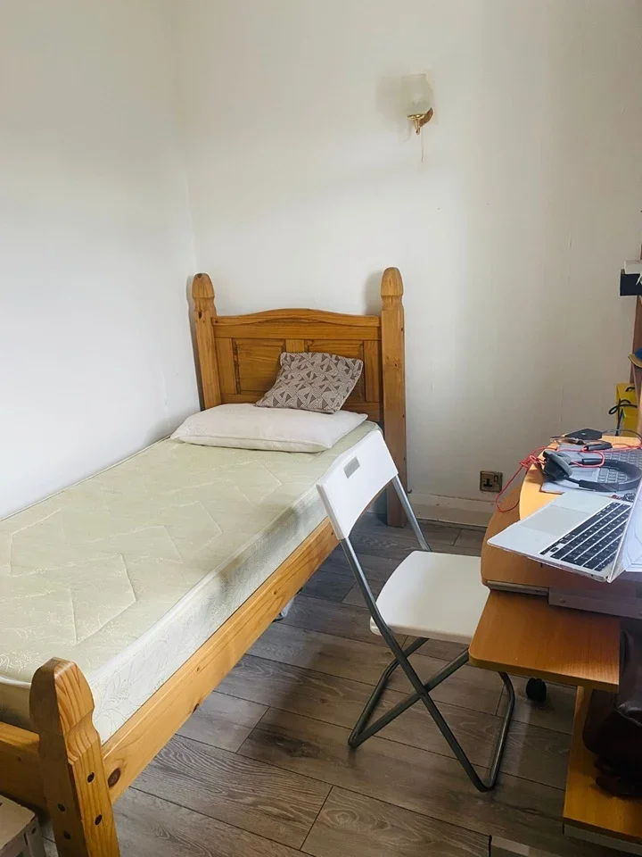Room New Peachey Lane in Greater London
