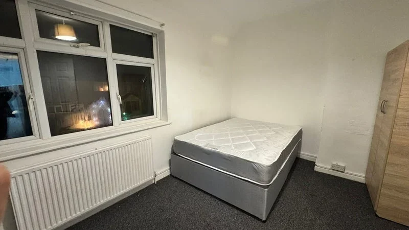 Room Valence Wood Road in Greater London