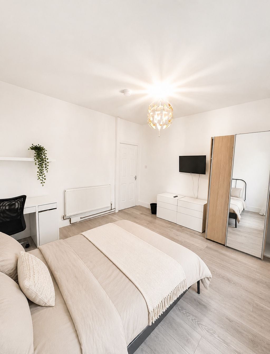 Room Beeston Road in Nottingham