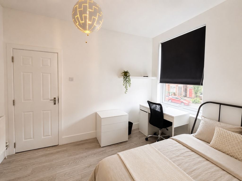 Room Beeston Road in Nottingham