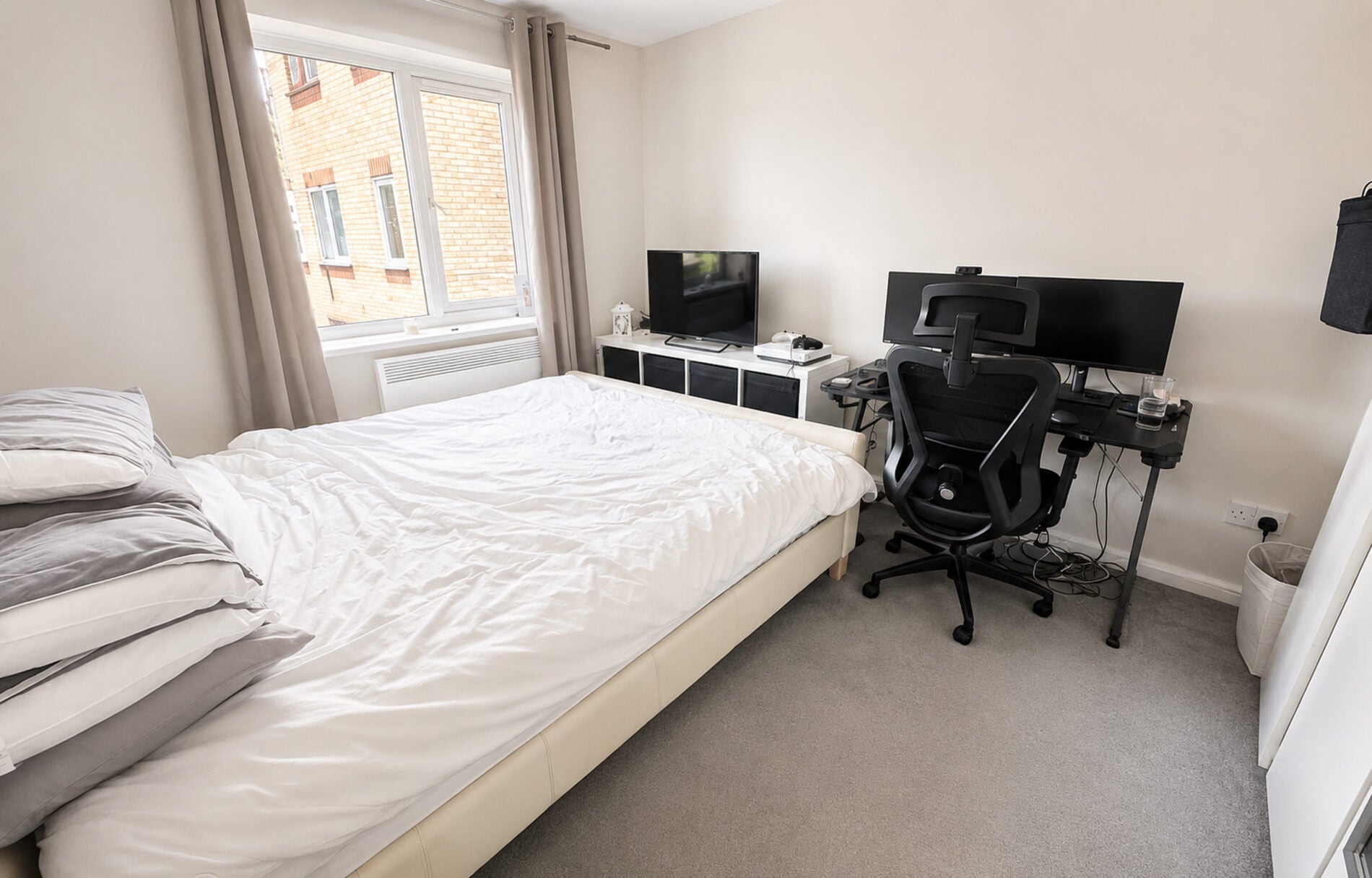 Flat Latimer Drive in Greater London