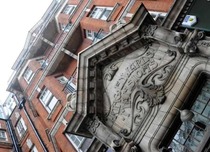 Flat Pulton Place in Greater London