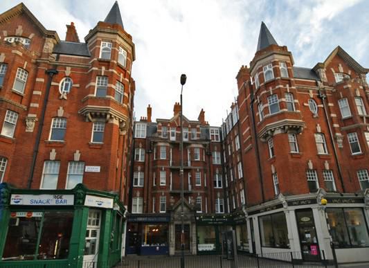 Flat Pulton Place in Greater London