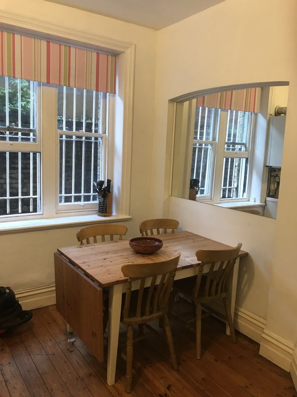Flat Pulton Place in Greater London