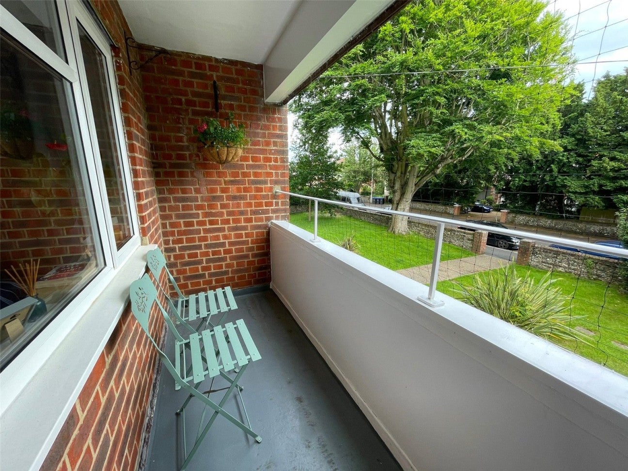 Flat Lansdowne Road in Worthing