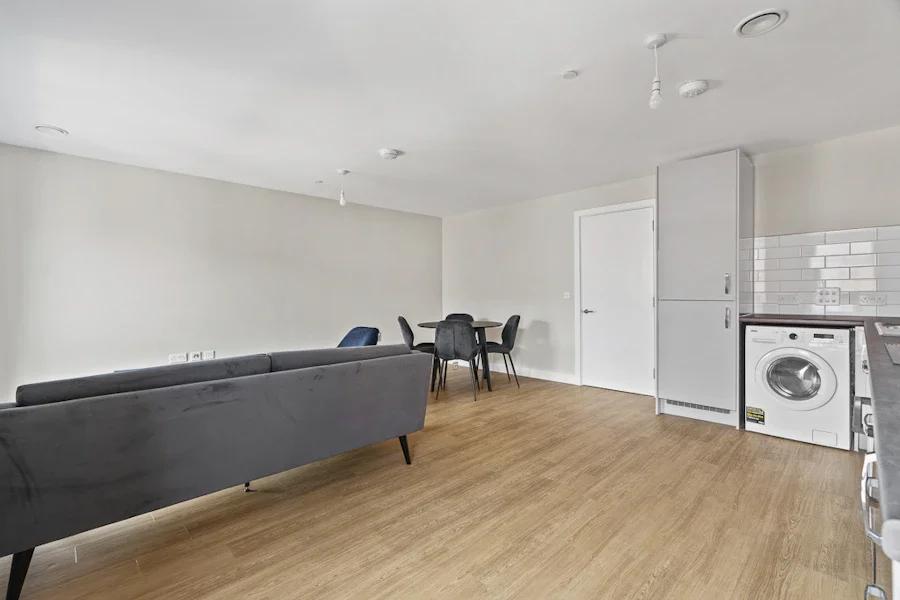 Flat Weavers Lane in Inkpen