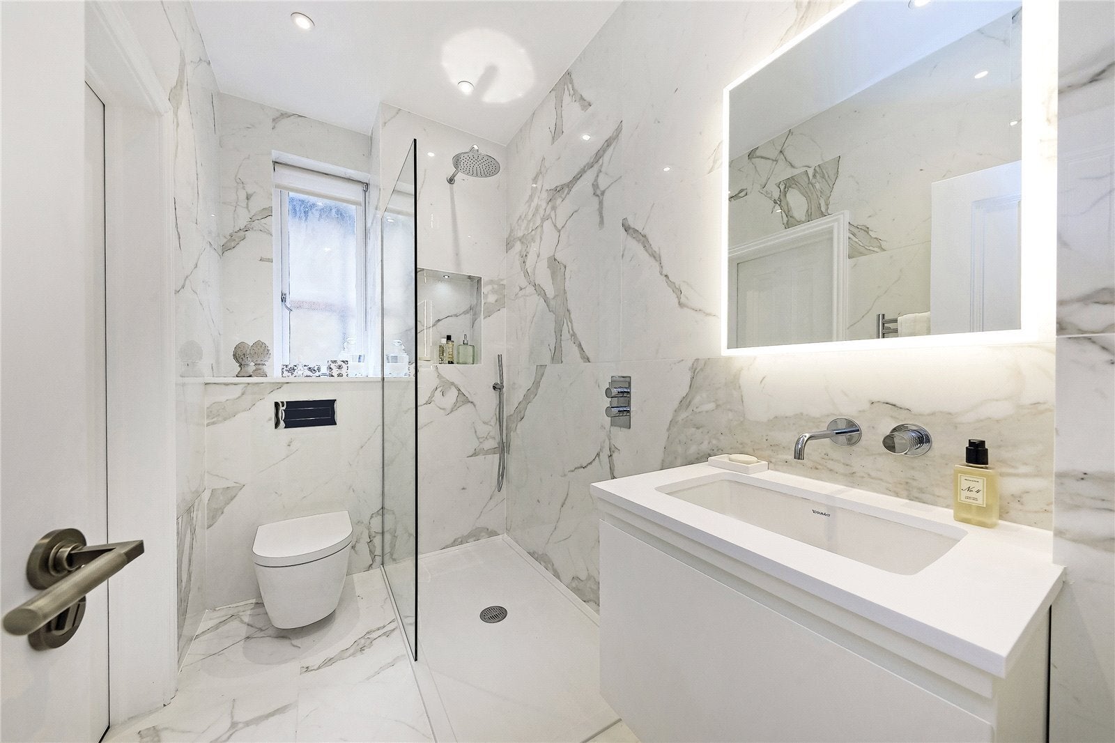 Flat Lennox Gardens in Greater London