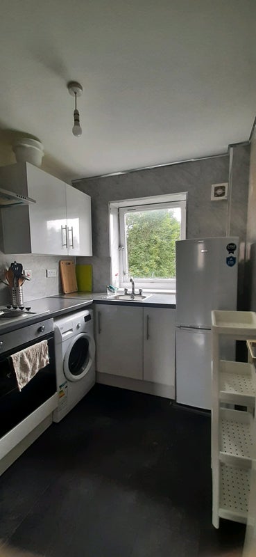 Flat Grovepark Court in Glasgow