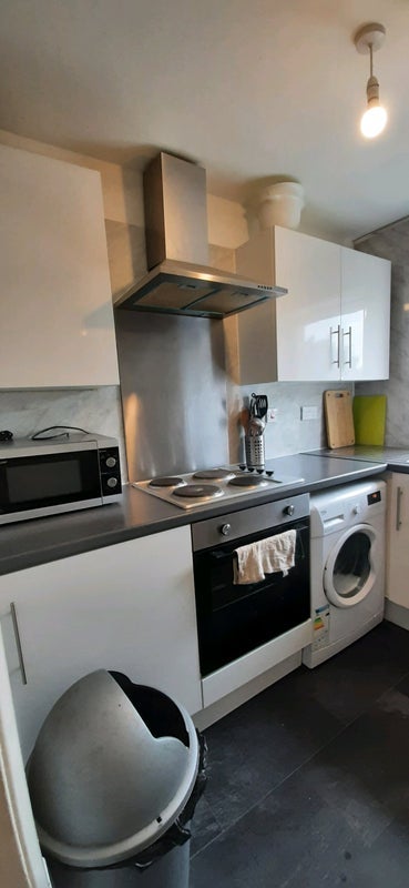 Flat Grovepark Court in Glasgow
