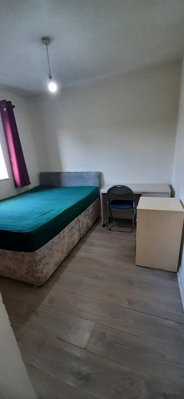 Flat Grovepark Court in Glasgow
