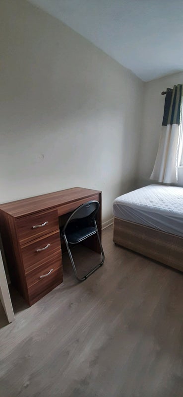 Flat Grovepark Court in Glasgow