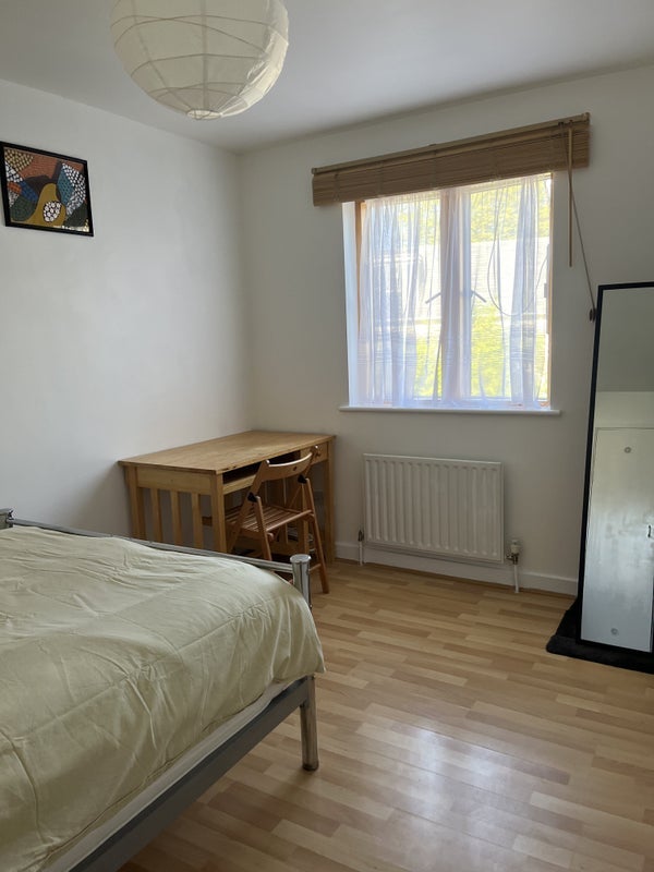 Room Stafford Road in Greater London