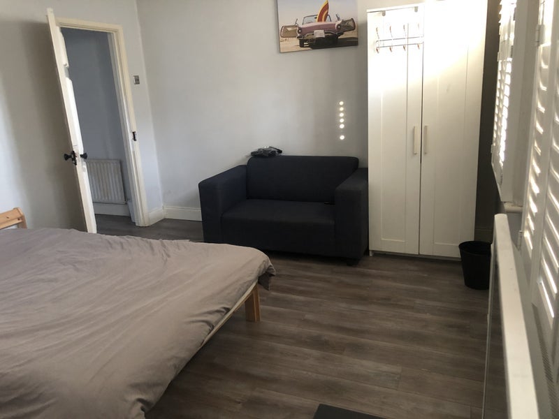 Room Harleyford Road in Greater London