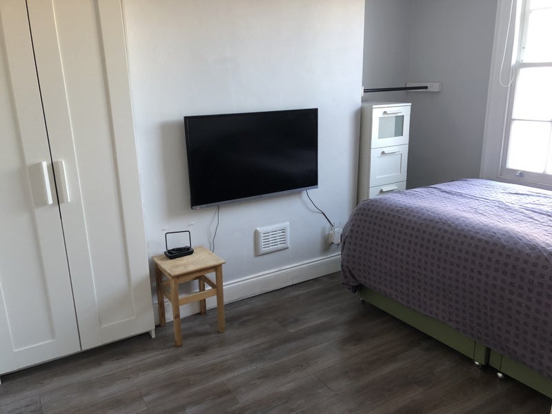 Room Harleyford Road in Greater London