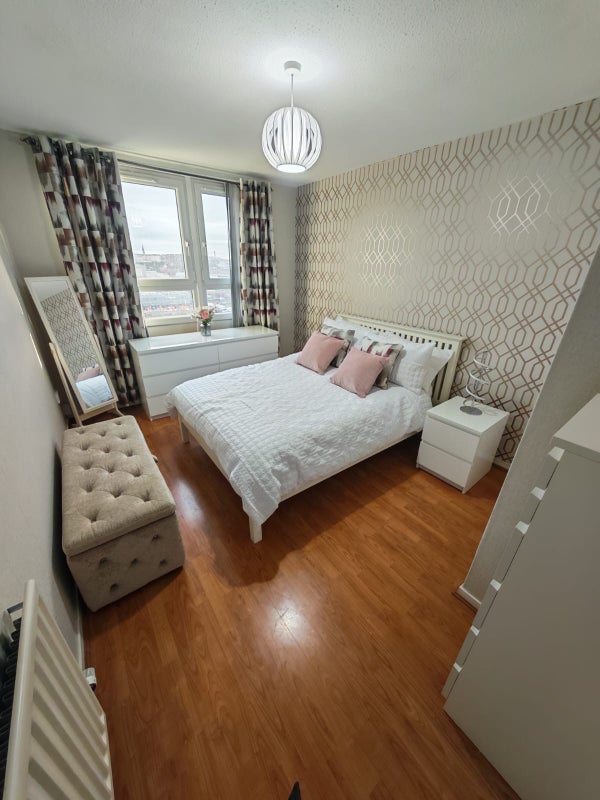 Room Dundasvale Court in Glasgow