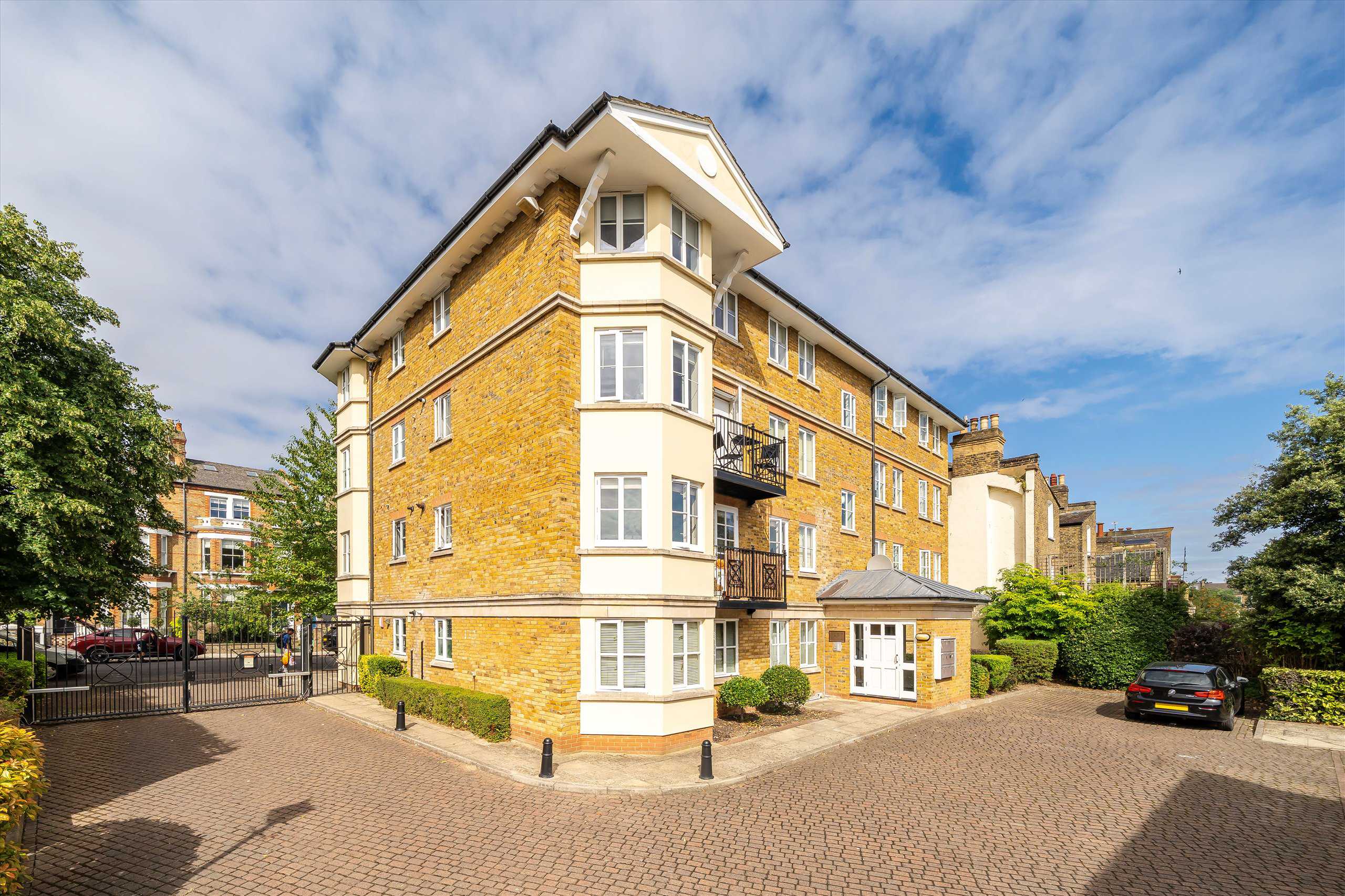 Flat Sycamore Mews in Greater London