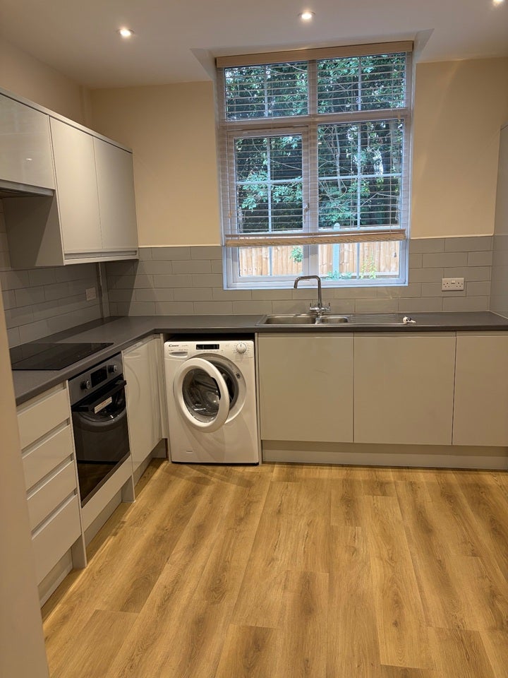 Flat Rookery Lane in Greater London