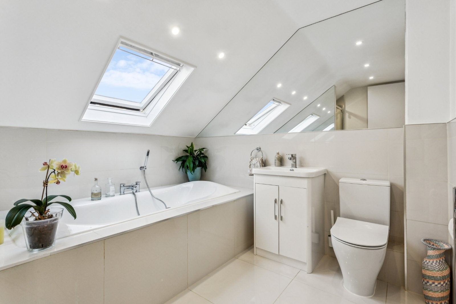 House Burdett Mews in City of Westminster