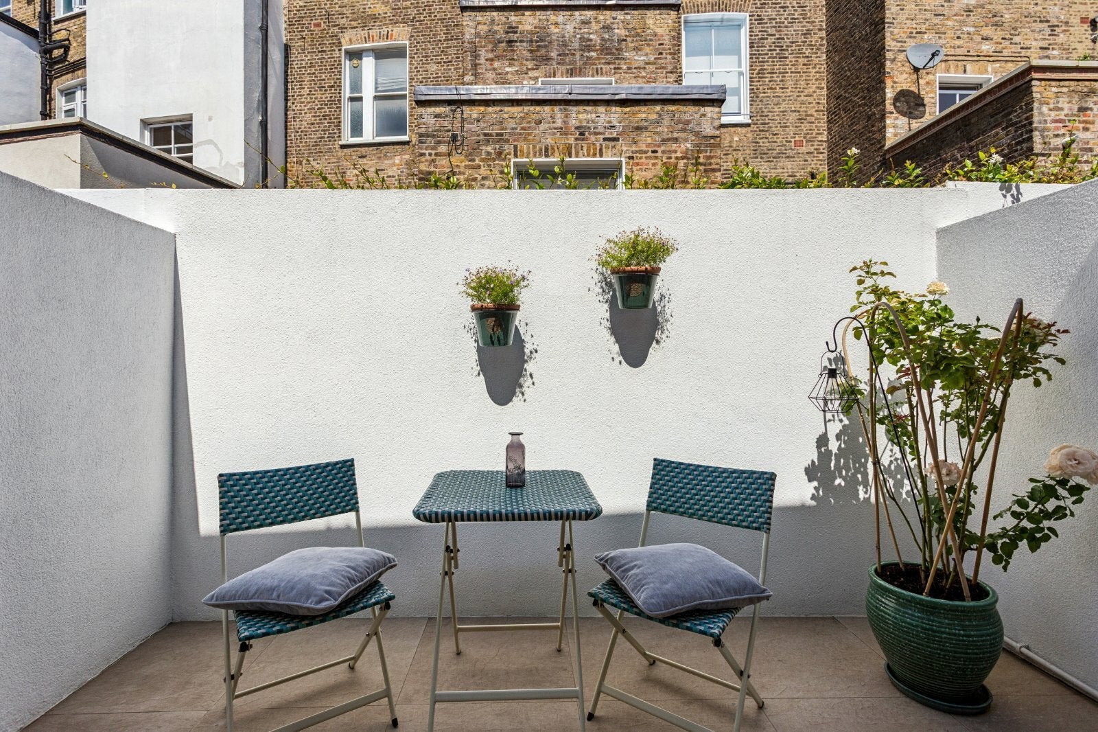 House Burdett Mews in City of Westminster