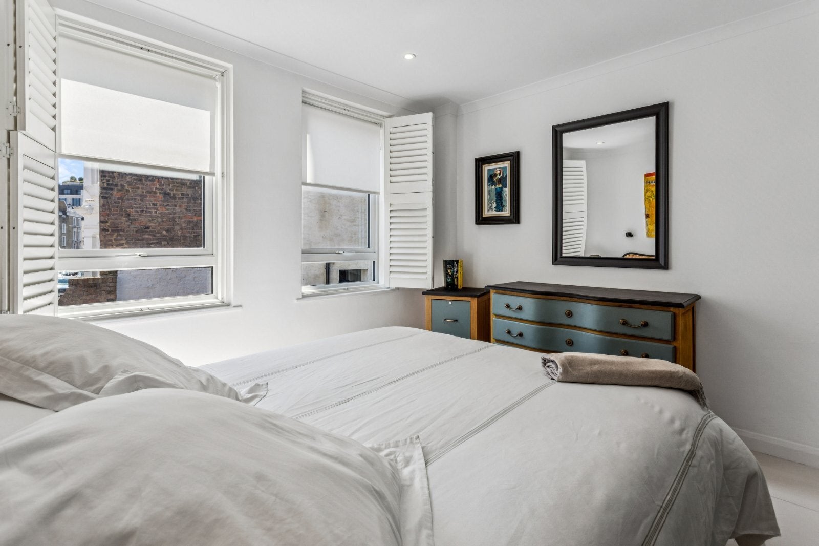 House Burdett Mews in City of Westminster