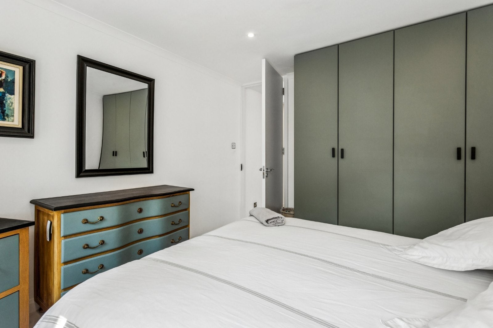 House Burdett Mews in City of Westminster