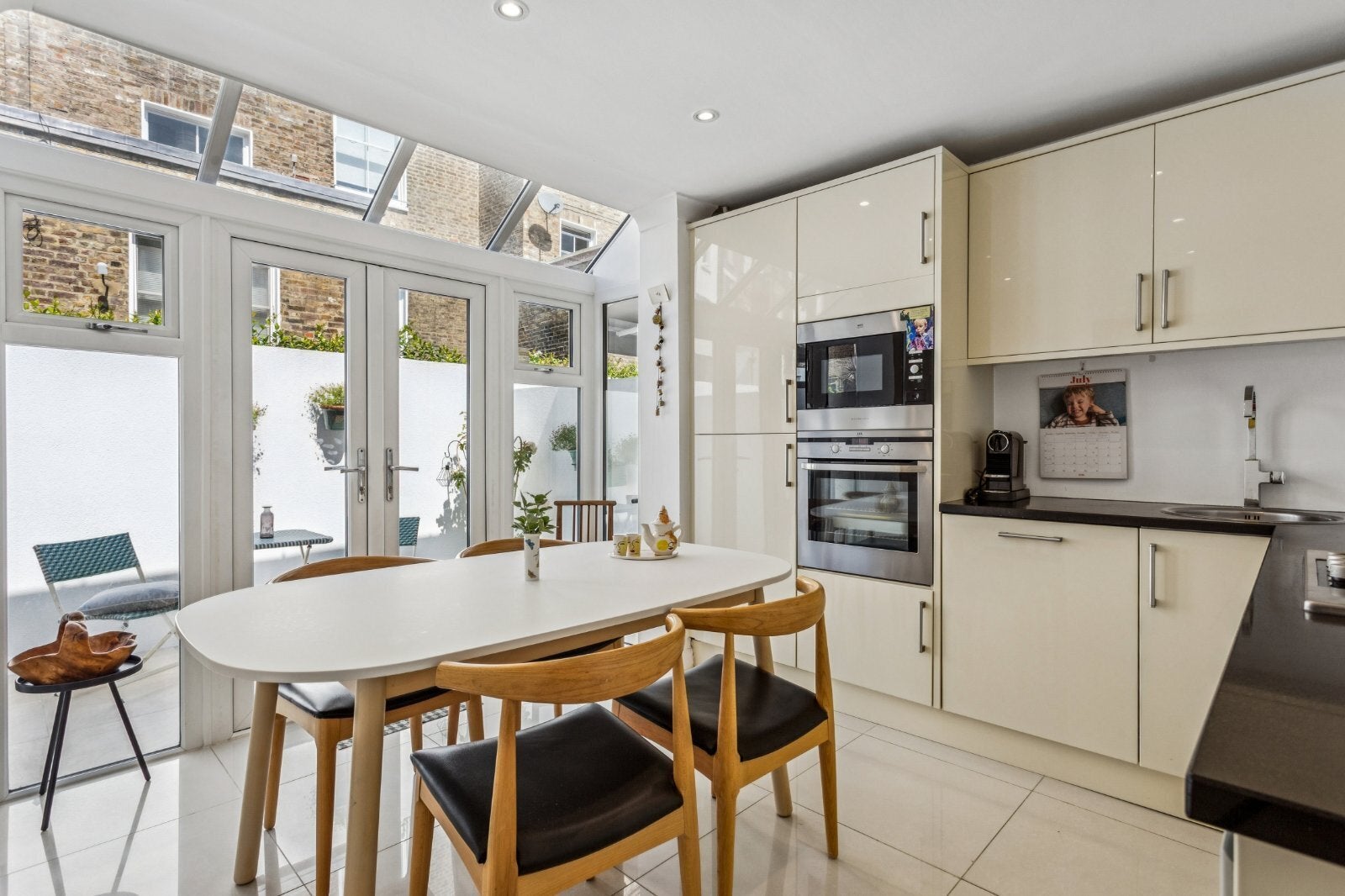 House Burdett Mews in City of Westminster