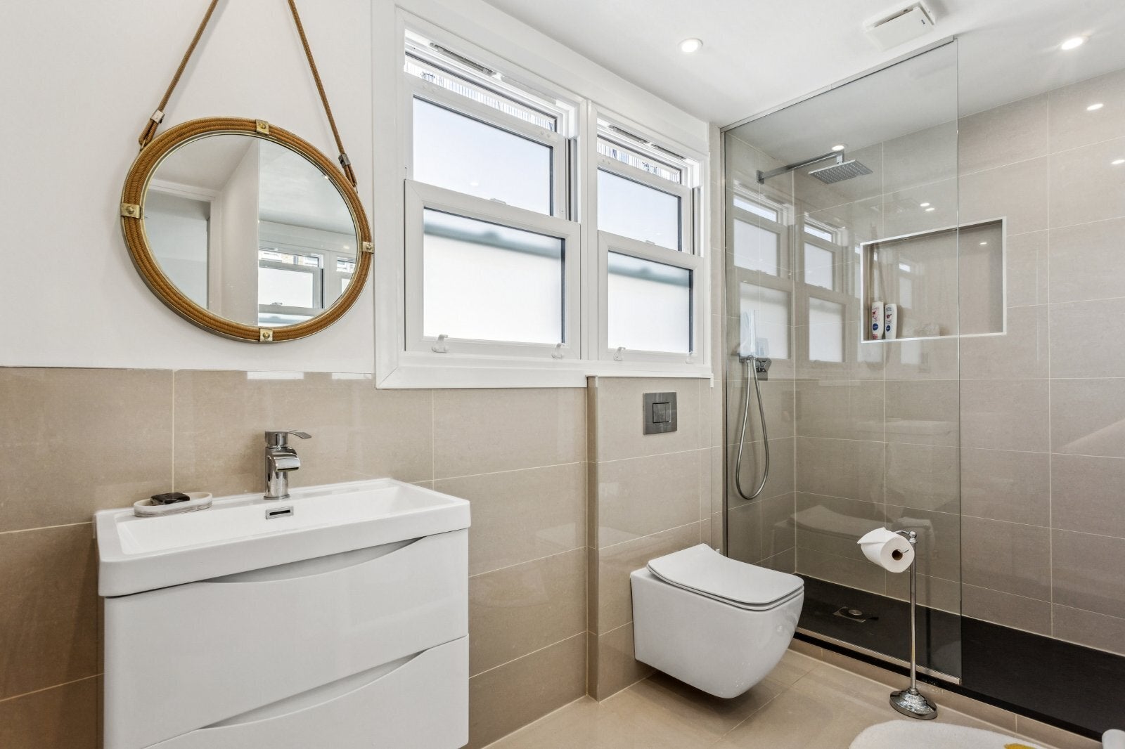 House Burdett Mews in City of Westminster