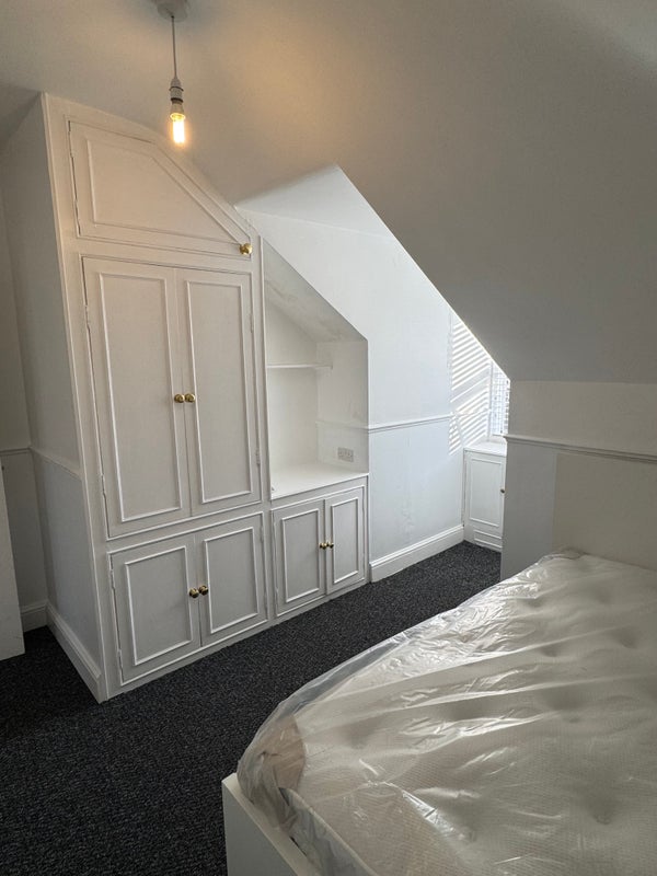Room Bensham Lane in Greater London