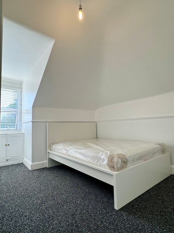 Room Bensham Lane in Greater London
